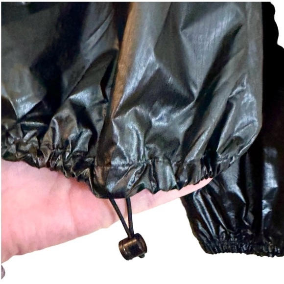 UNDER ARMOUR, NWOT, WOMENS, BLACK, WATER REPELLENT PULLOVER. LOOSE FIT. SIZE XL - Picture 8 of 10